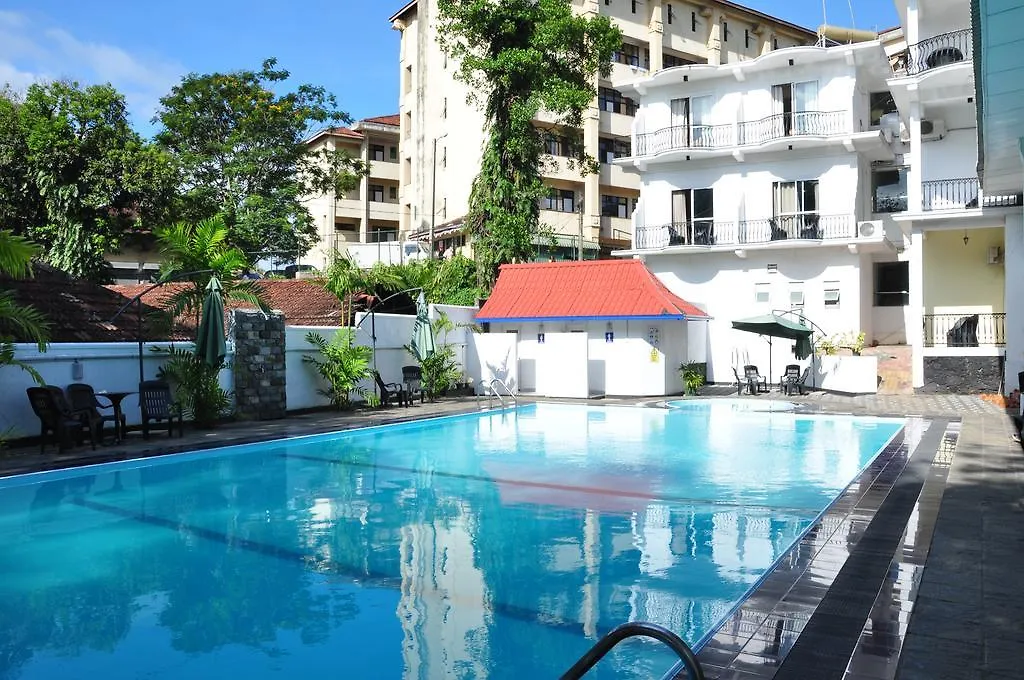 Peradeniya Rest House Hotel Kandy